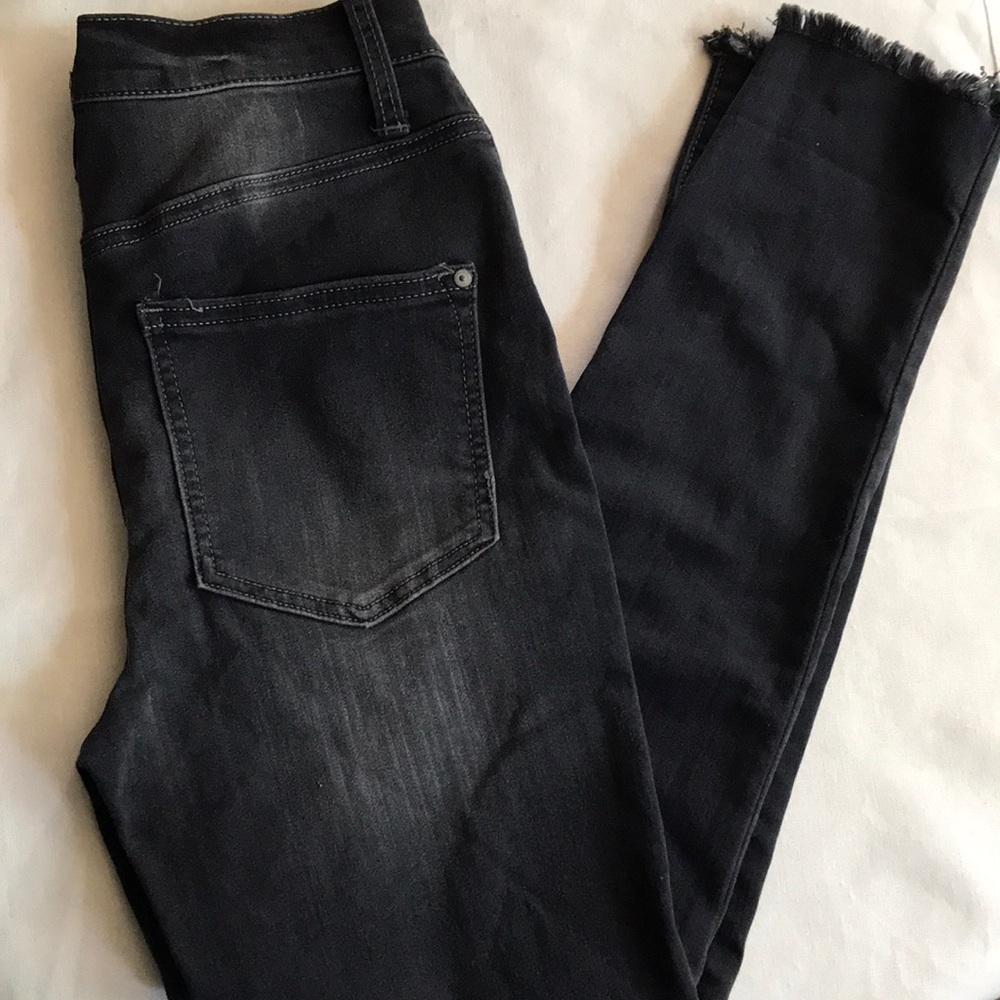 Women’s High Rise Black Skinny Jeans.